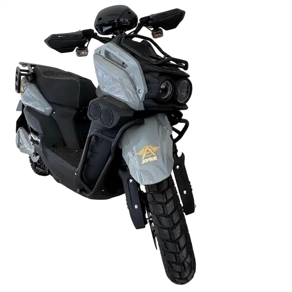 Scooter elétrica TANK cinza, vista em três quartos